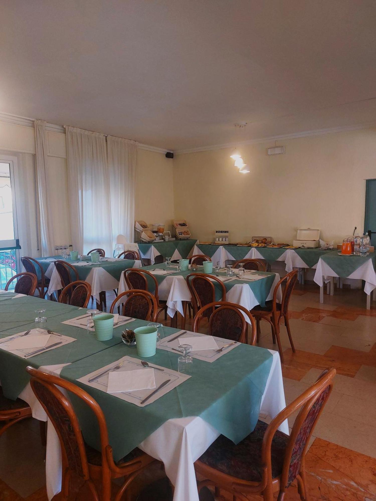 Hotel Laurin Lido di Camaiore Extérieur photo